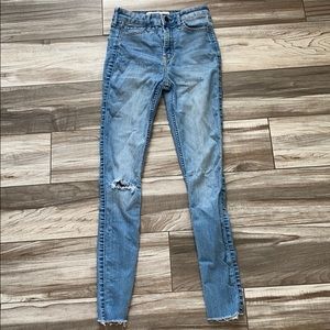 HIGH RISE SKINNY JEANS!